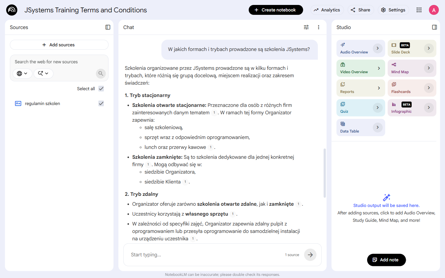 NotebookLM w środku notatnika - po lewej panel Źródła, pośrodku czat z odpowiedzią po polsku, po prawej panel Studio z opcjami Audio Overview, Video, Mind Map i fiszek