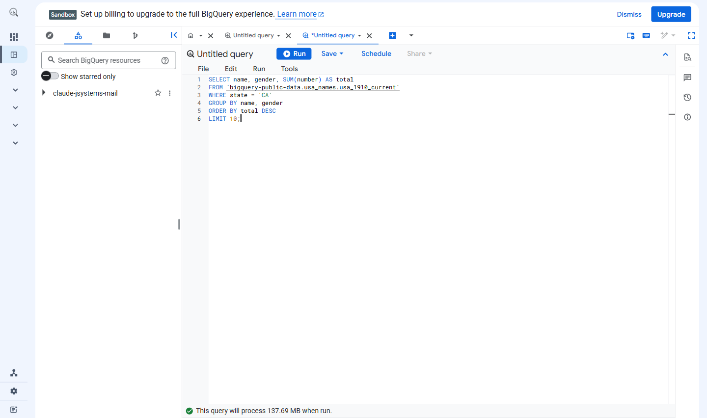 Edytor BigQuery z komunikatem, ile danych przetworzy zapytanie po uruchomieniu - szacunek kosztu przed startem