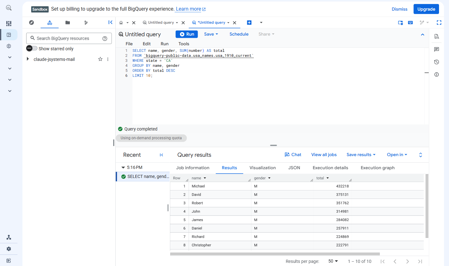 Konsola BigQuery w akcji: edytor z zapytaniem SQL i tabela wyników z najpopularniejszymi imionami