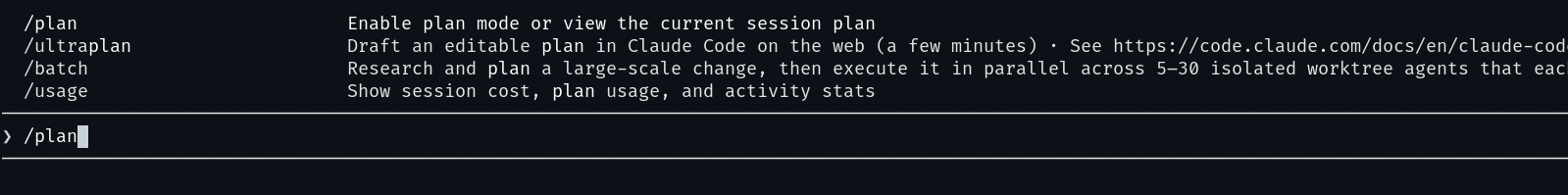 Podpowiedź komend Claude Code po wpisaniu /plan: komenda /plan z opisem „Enable plan mode or view the current session plan” obok pokrewnych /ultraplan, /batch i /usage