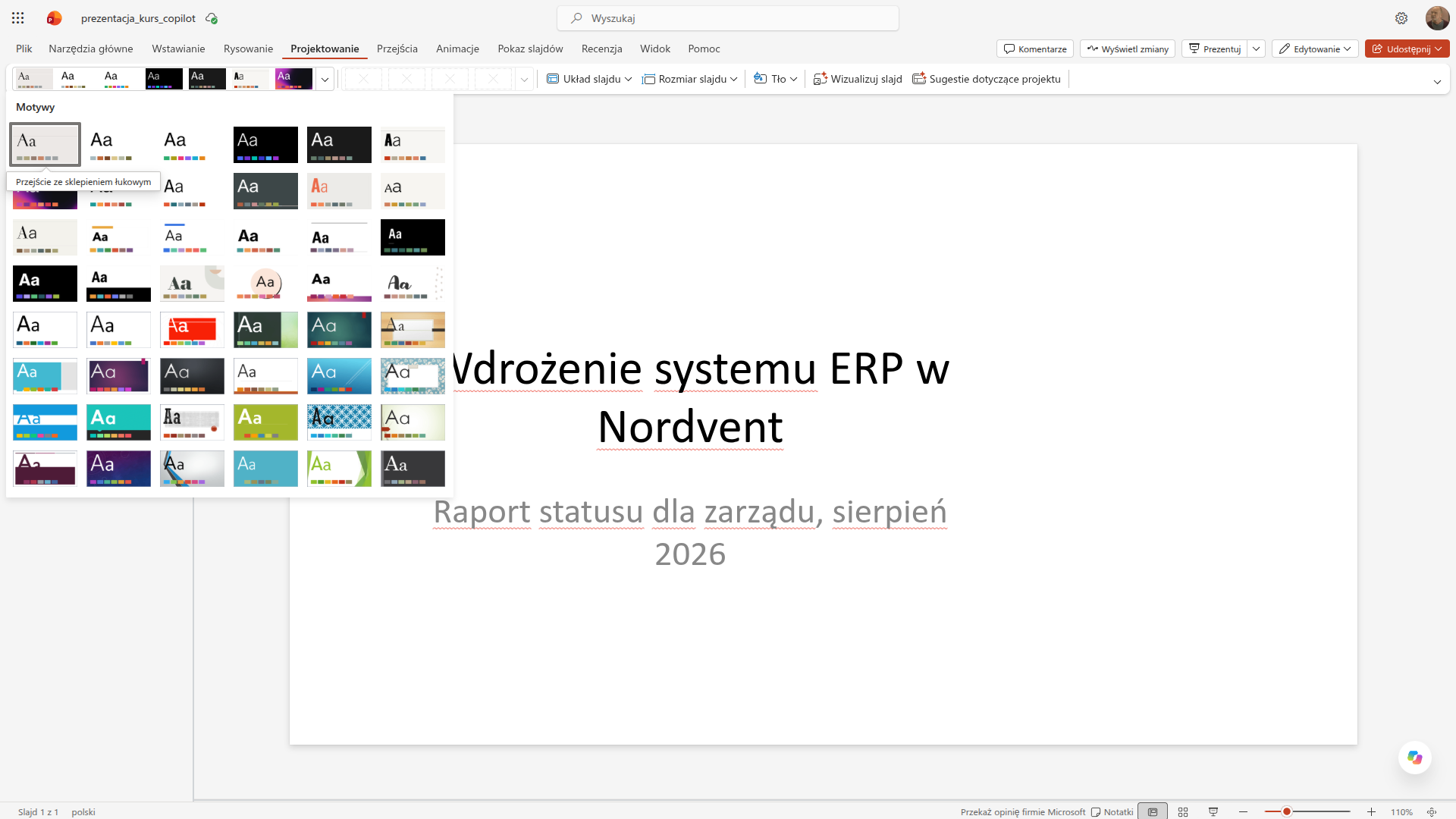 Galeria motywów na karcie Projektowanie w PowerPoincie w przeglądarce, czterdzieści osiem motywów w siatce sześć na osiem