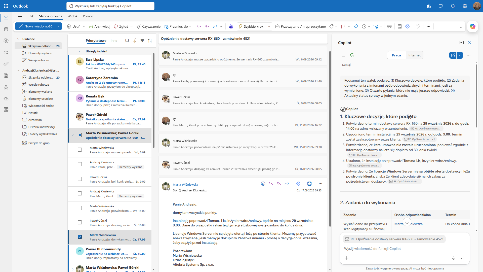 Panel Copilota w Outlooku dzieli podsumowanie wątku o opóźnieniu dostawy serwera na decyzje, zadania, pytania i status sprawy