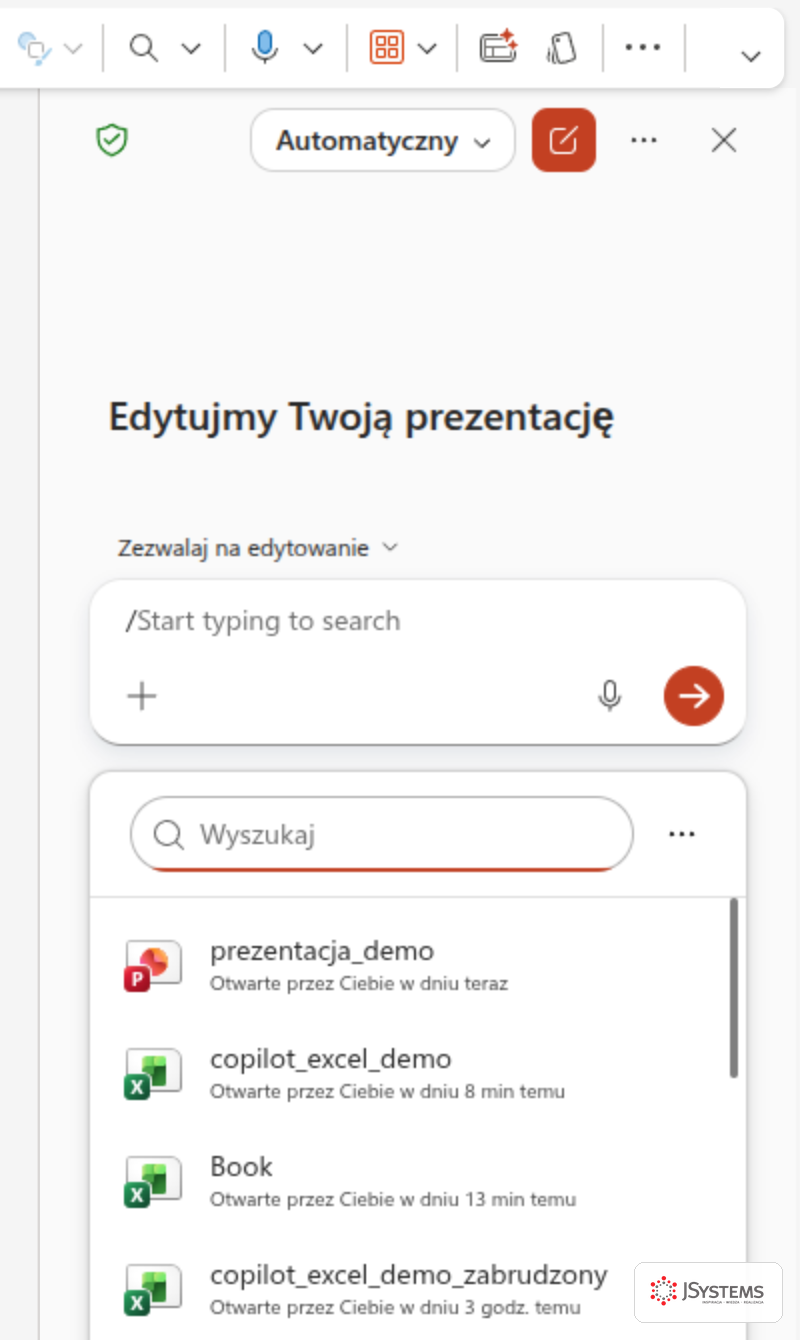 Panel Copilota w PowerPoincie po wpisaniu ukośnika: pole wyszukiwania i rozwinięta lista plików z OneDrive, między innymi prezentacja i skoroszyty Excela, przy każdym ikona aplikacji i czas ostatniego otwarcia