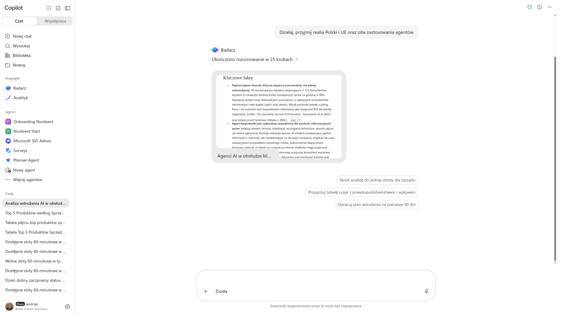 Raport agenta Badacz w Copilot Chat z sekcjami kluczowych faktów, ryzyk i trzech rekomendacji oraz odsyłaczami do źródeł