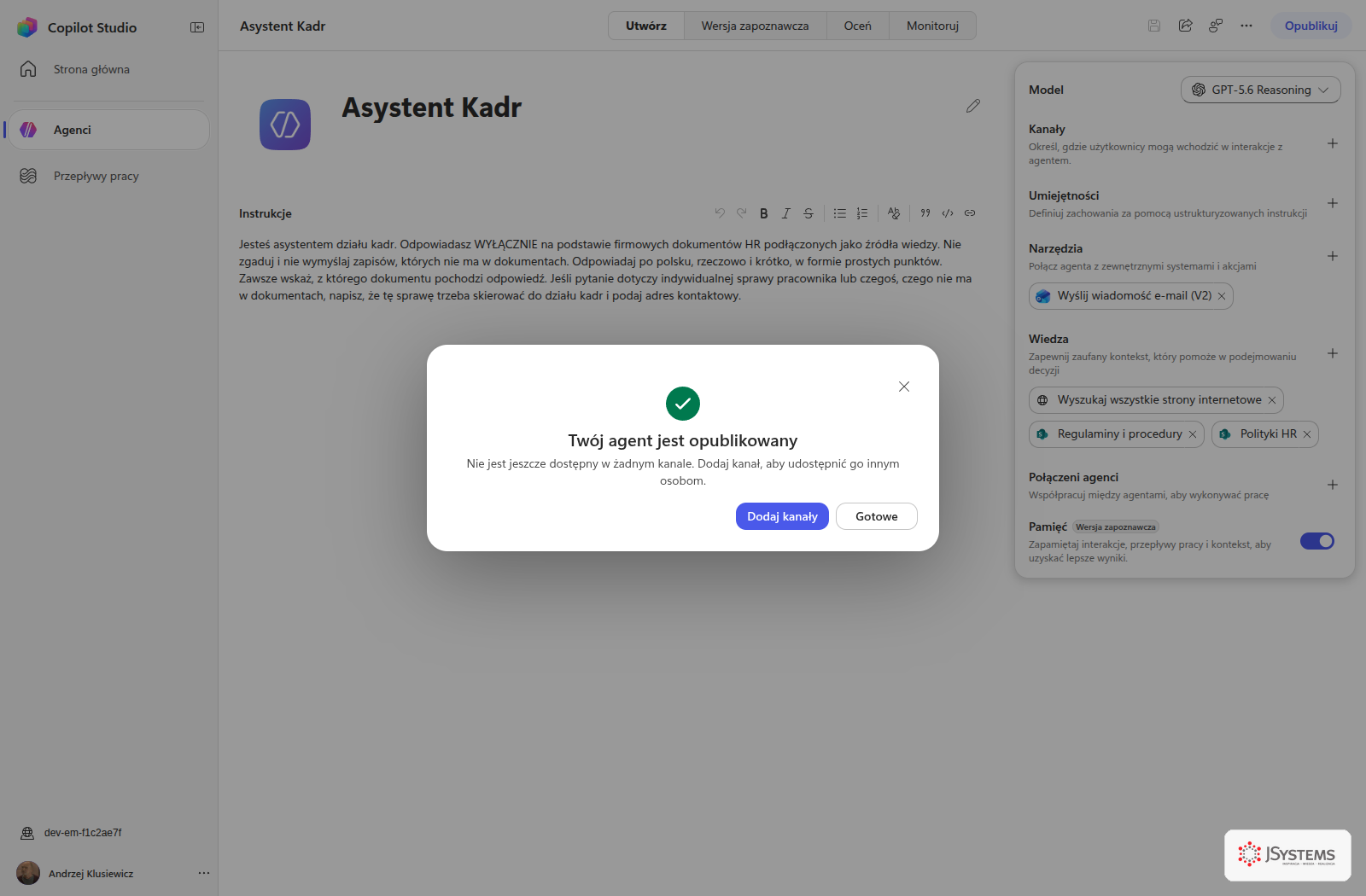 Potwierdzenie w Copilot Studio: Twój agent jest opublikowany, z przyciskiem Dodaj kanały