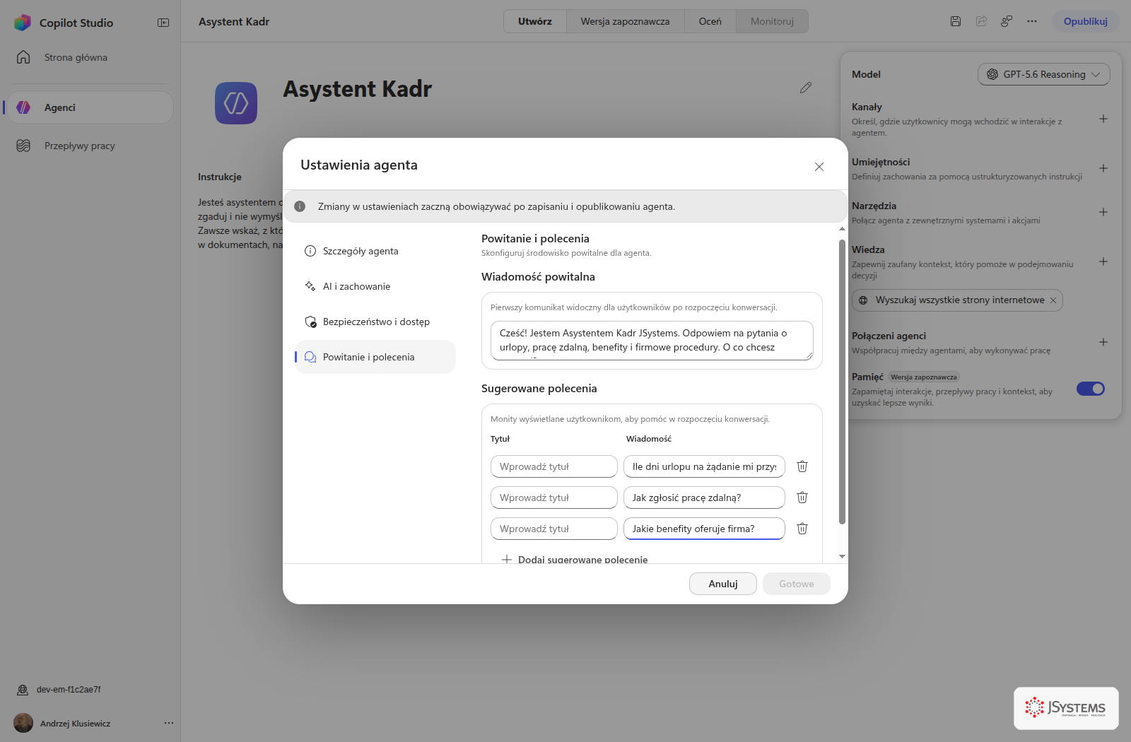 Okno Ustawienia agenta w Copilot Studio, zakładka Powitanie i polecenia z wiadomością powitalną Asystenta Kadr i trzema sugerowanymi poleceniami