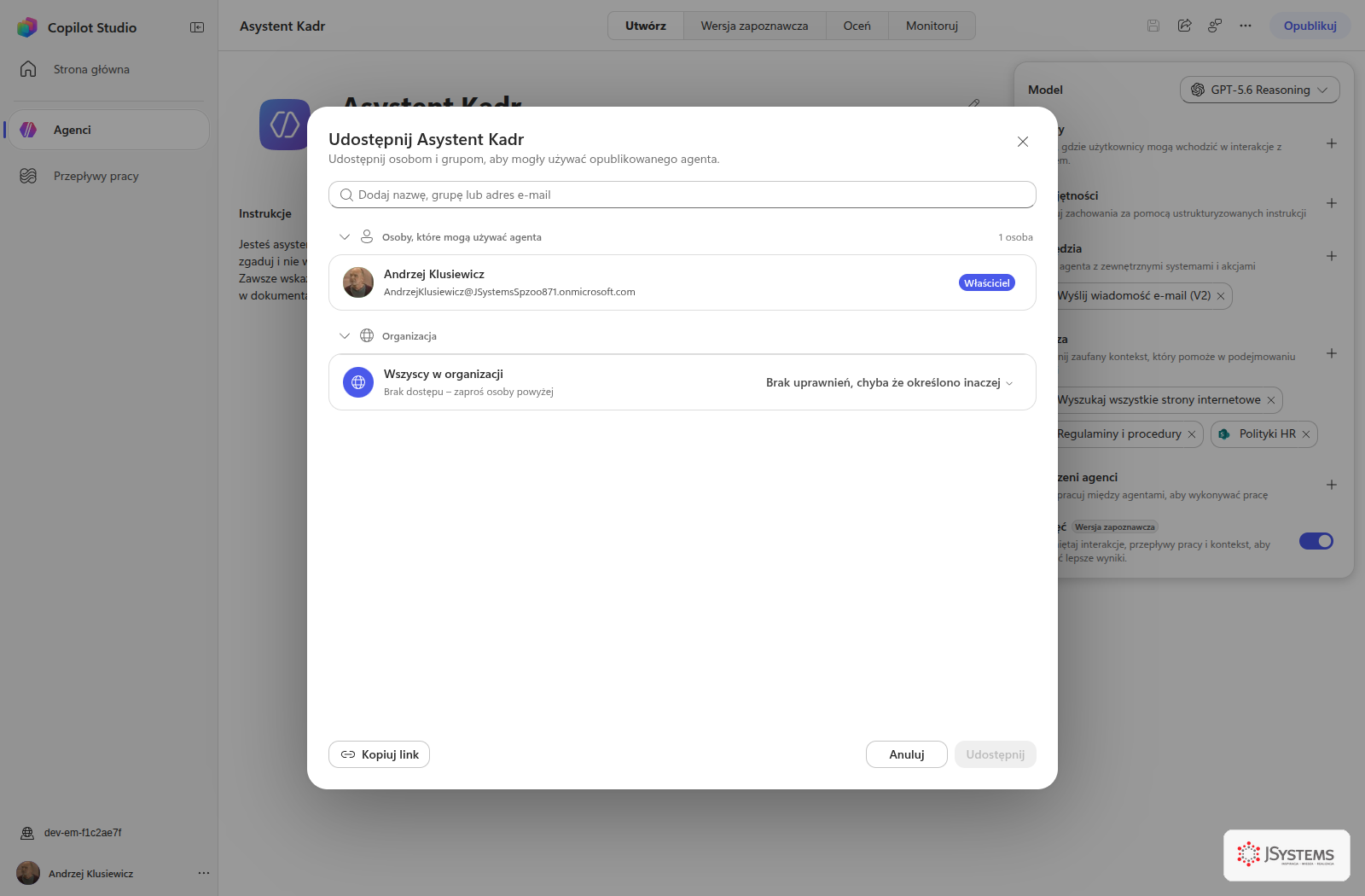 Okno Udostępnij agenta w Copilot Studio z polem na osoby i grupy oraz opcją Wszyscy w organizacji
