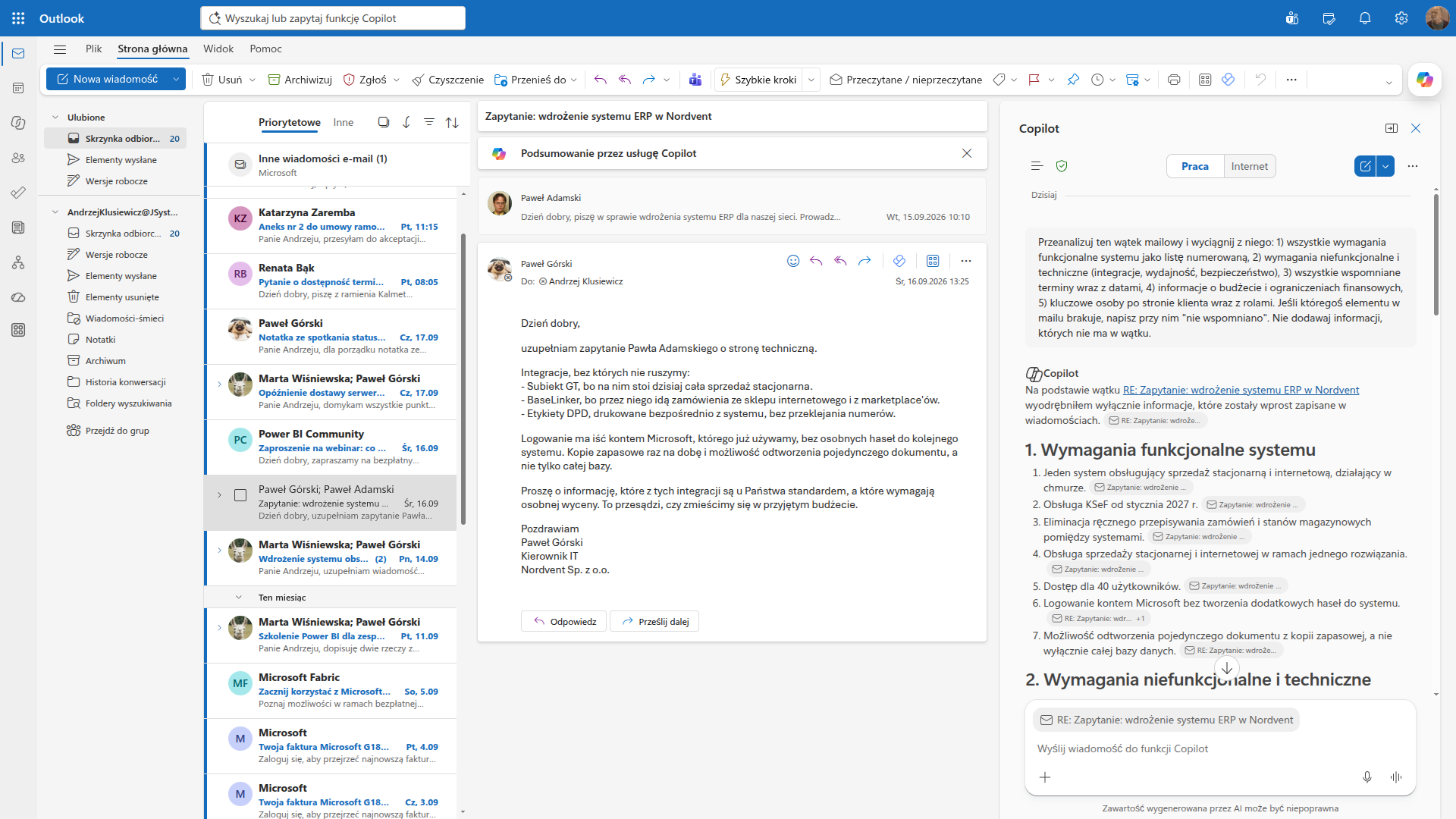 Panel Copilota w Outlooku wyciąga z zapytania o wdrożenie ERP ponumerowaną listę wymagań funkcjonalnych z odsyłaczami do wiadomości źródłowych