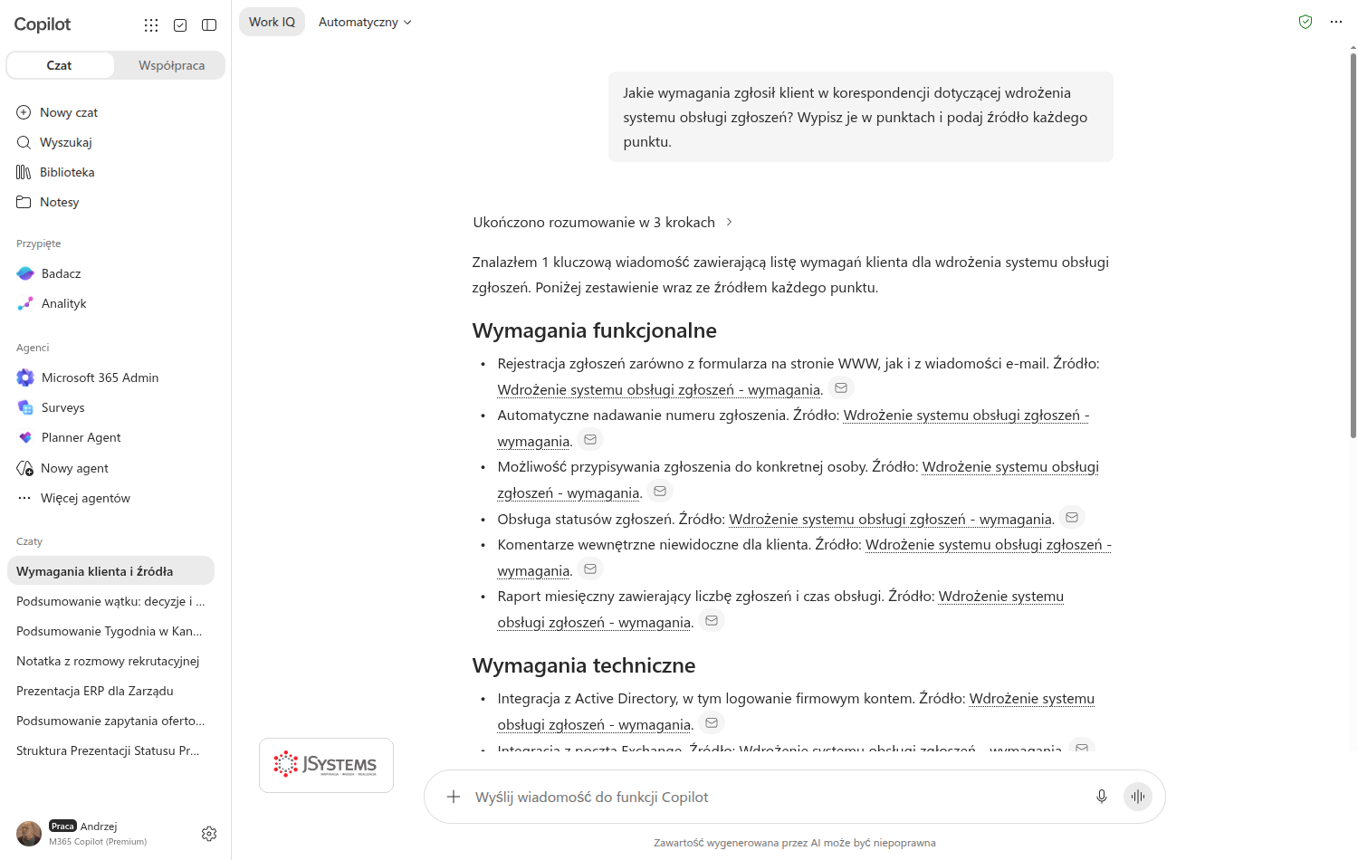 Copilot Chat na koncie z licencją, przełącznik Work IQ włączony, odpowiedź o wymaganiach klienta z odsyłaczami do wiadomości w firmowej skrzynce