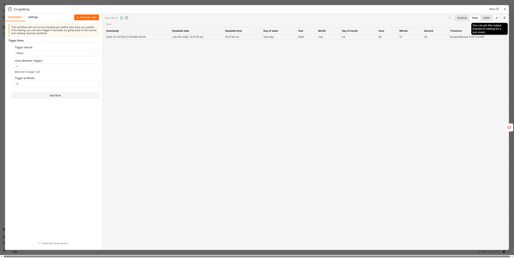 Węzeł Schedule Trigger w n8n, zakładka Parameters: Trigger Interval ustawiony na Hours, Hours Between Triggers 1, Trigger at Minute 0