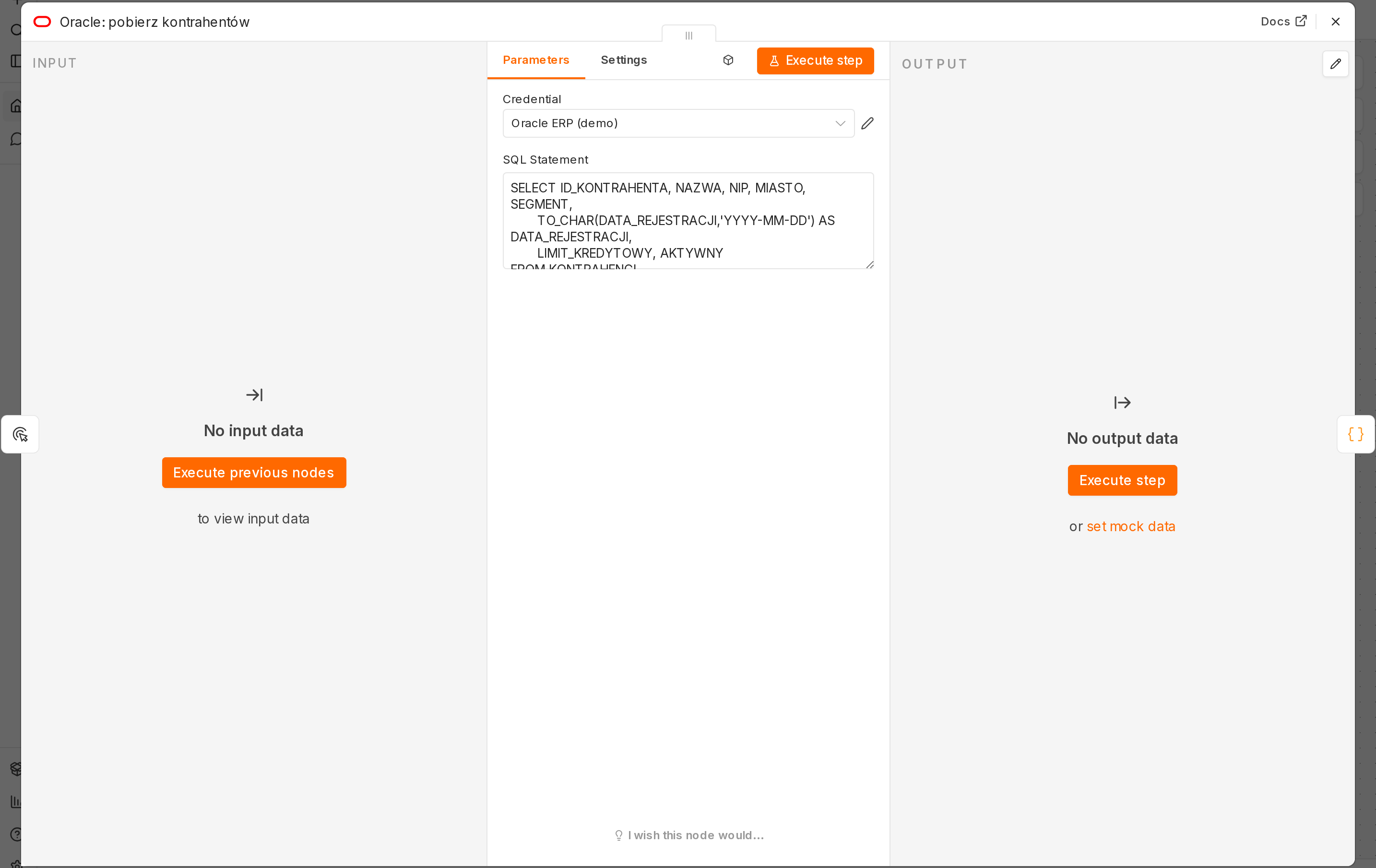 Edytor wezla Oracle Database w n8n przed uruchomieniem: panel INPUT bez danych, posrodku zapytanie SQL, po prawej OUTPUT bez danych i przycisk Execute step