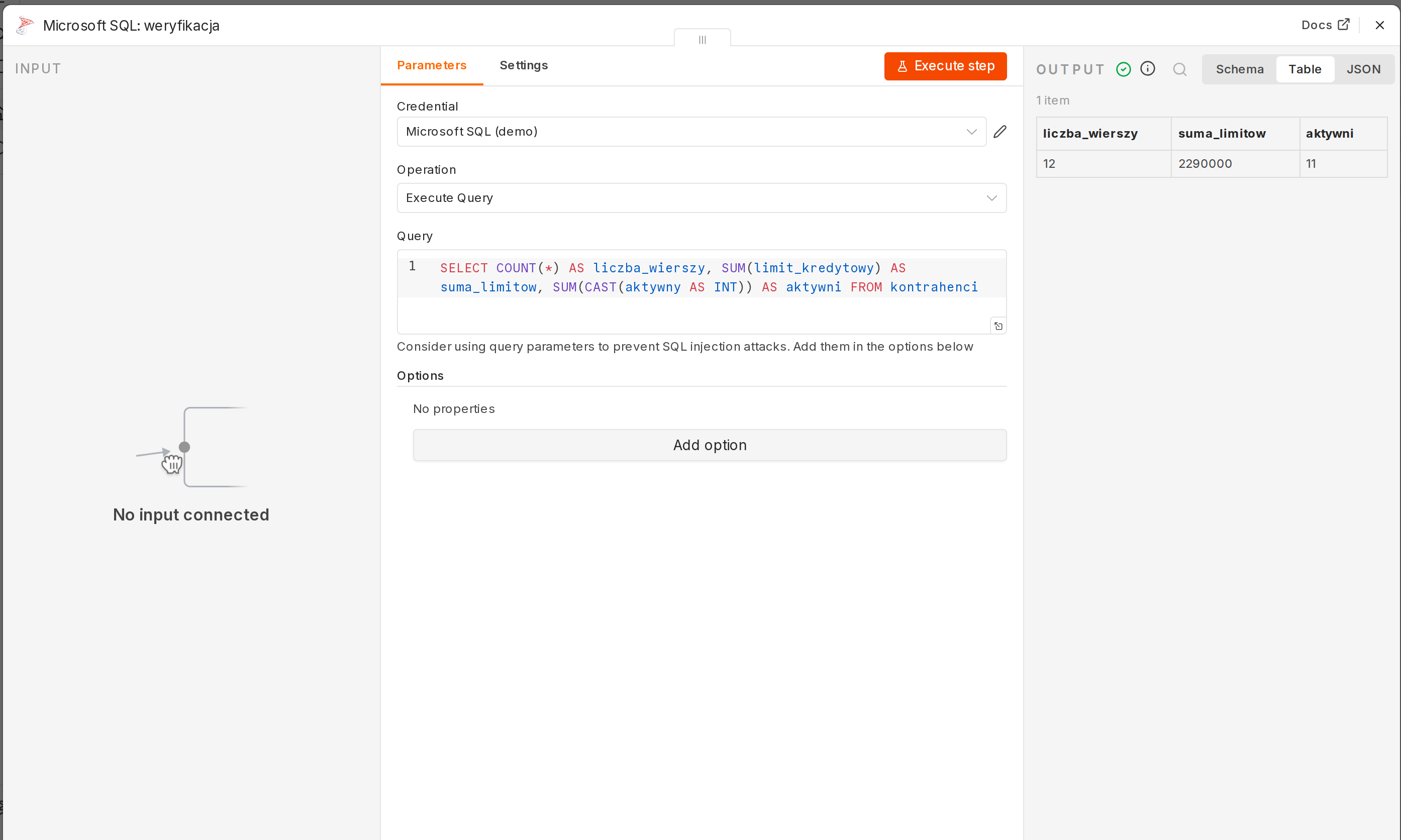Węzeł Microsoft SQL w n8n w trybie Execute Query z zapytaniem zliczającym; wynik: liczba_wierszy 12, suma_limitow 2290000, aktywni 11